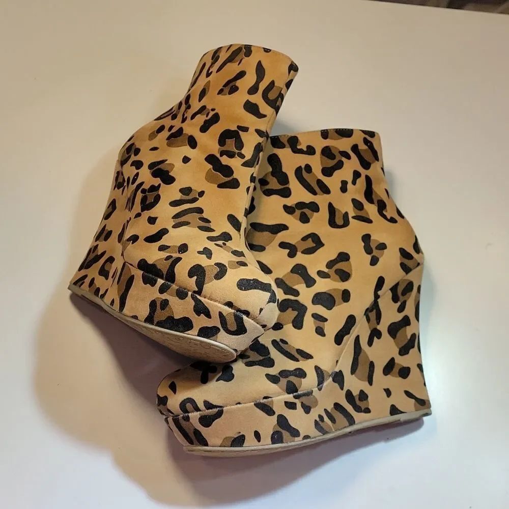 HERSTYLE ROUND TOE ZIP CLOSURE ANIMAL LEOPARD PRINT ANKLE BOOTIES - Picture 10 of 14